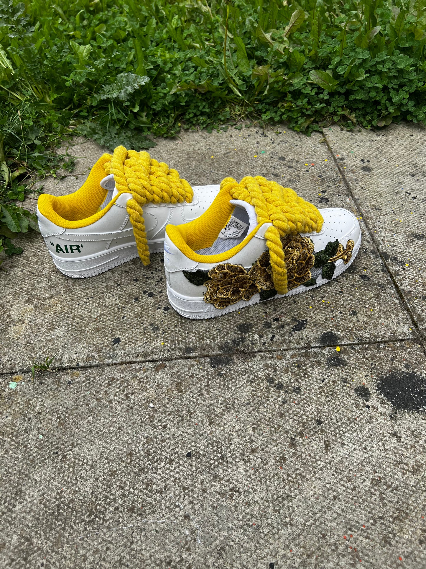 THE YELLOW ROSES AIR FORCE 1