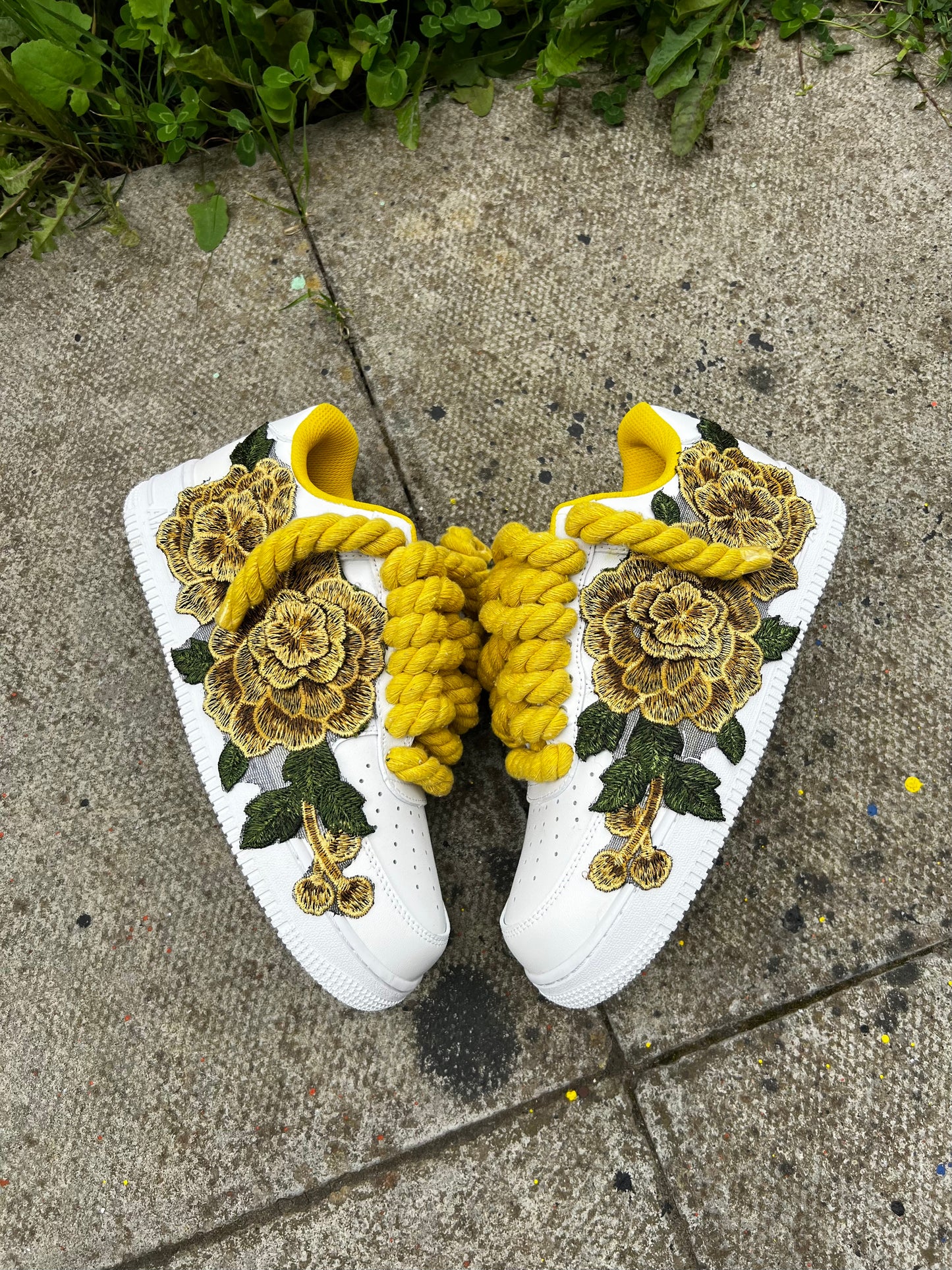 THE YELLOW ROSES AIR FORCE 1