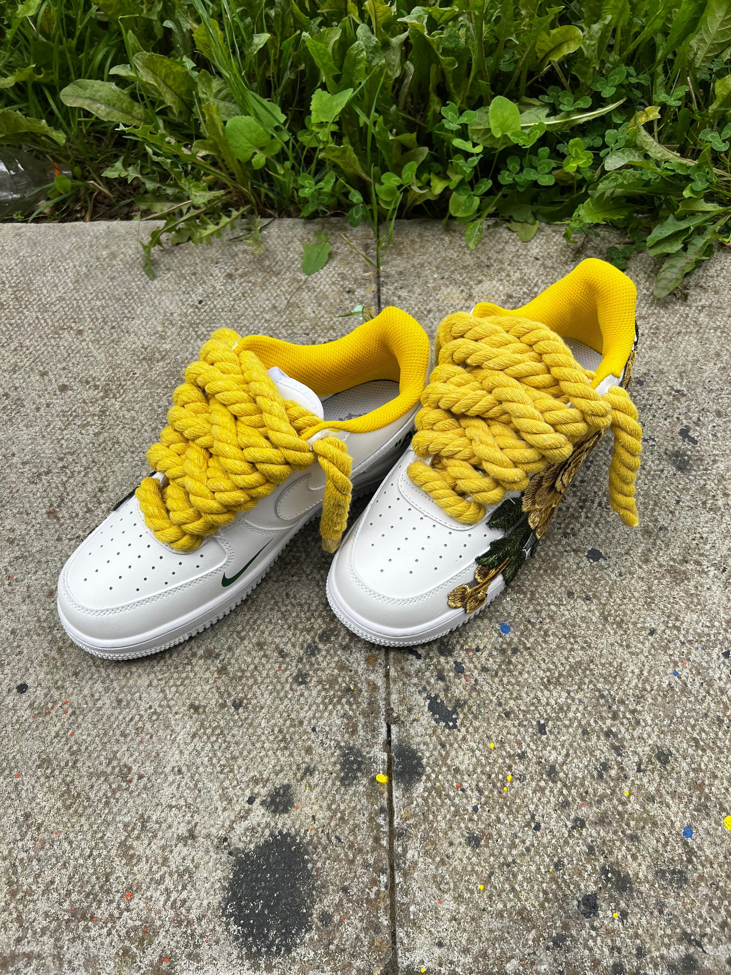 THE YELLOW ROSES AIR FORCE 1