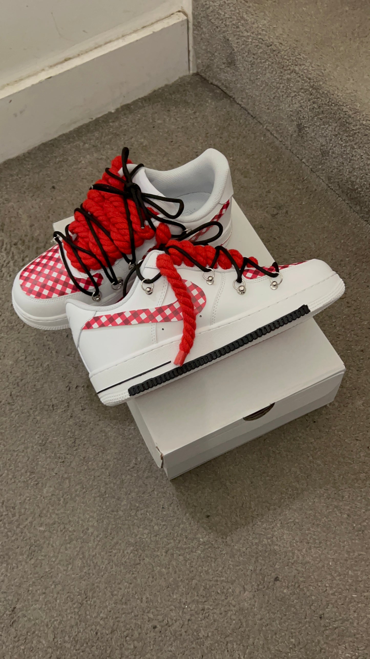 CUSTOM FORCE 1 RED AND BLACK DETAILS