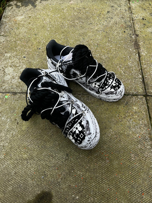 CUSTOM PAIRS FORCE WHITE AND BLACK