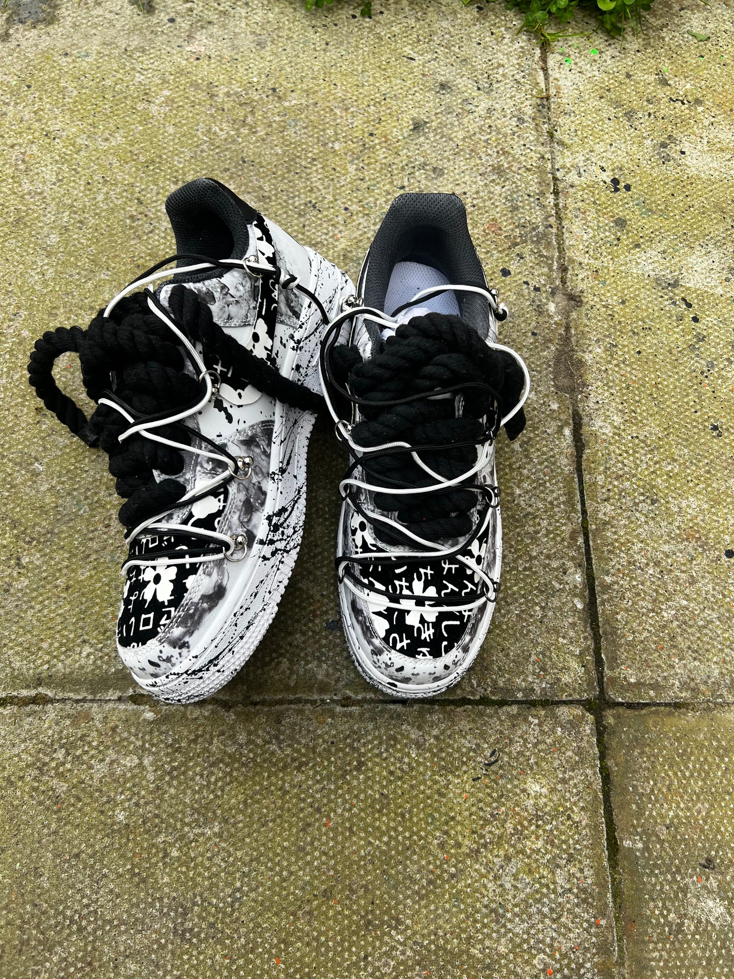 CUSTOM PAIRS FORCE WHITE AND BLACK