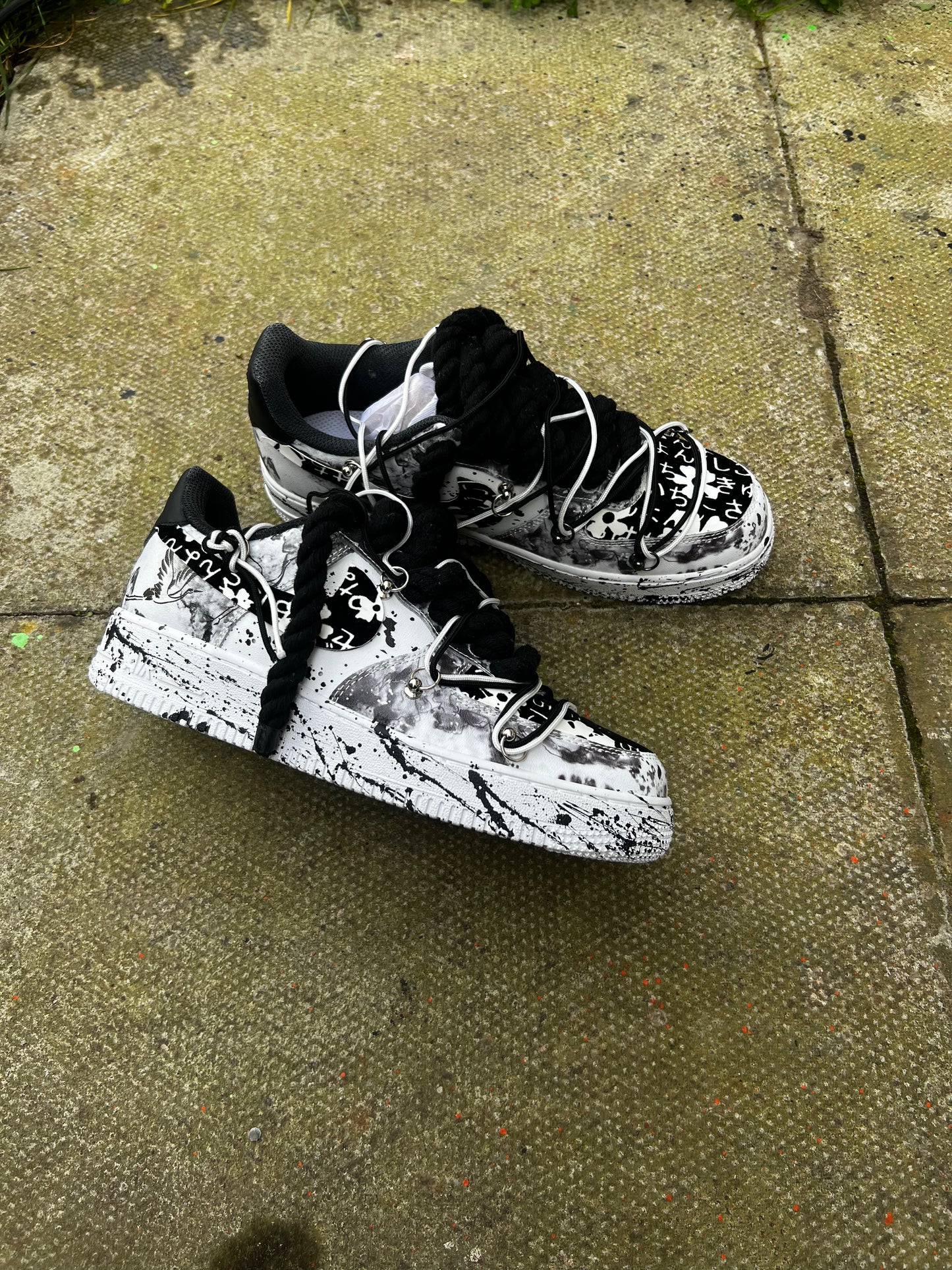 CUSTOM PAIRS FORCE WHITE AND BLACK