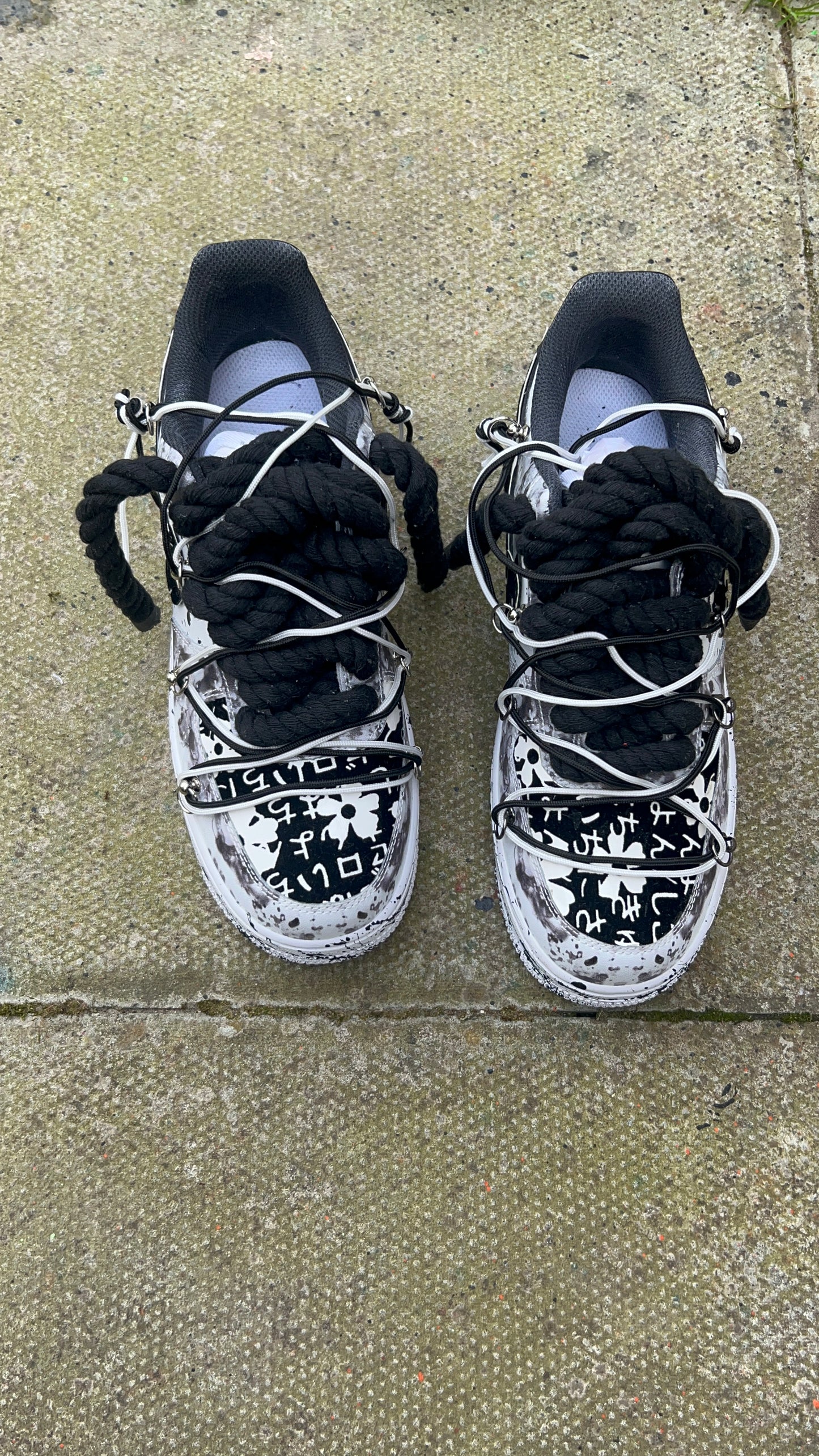 CUSTOM PAIRS FORCE WHITE AND BLACK