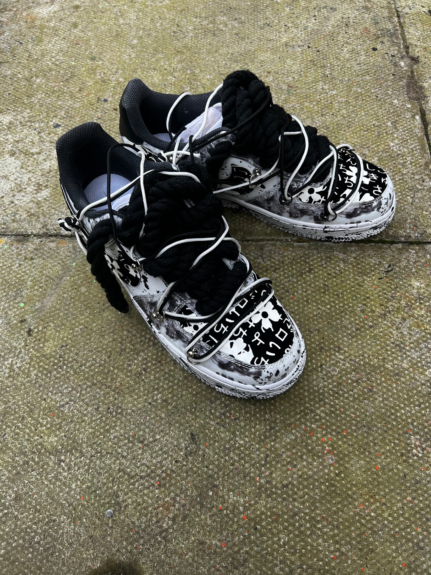 CUSTOM PAIRS FORCE WHITE AND BLACK