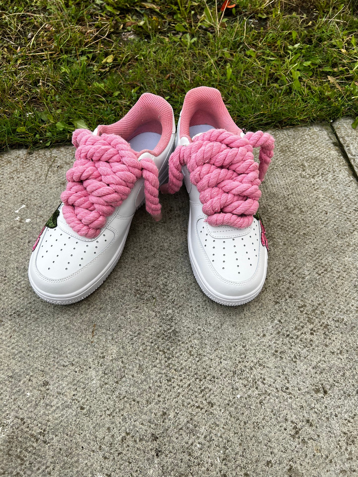 FORCE 1 PINK BADGE - creps customs
