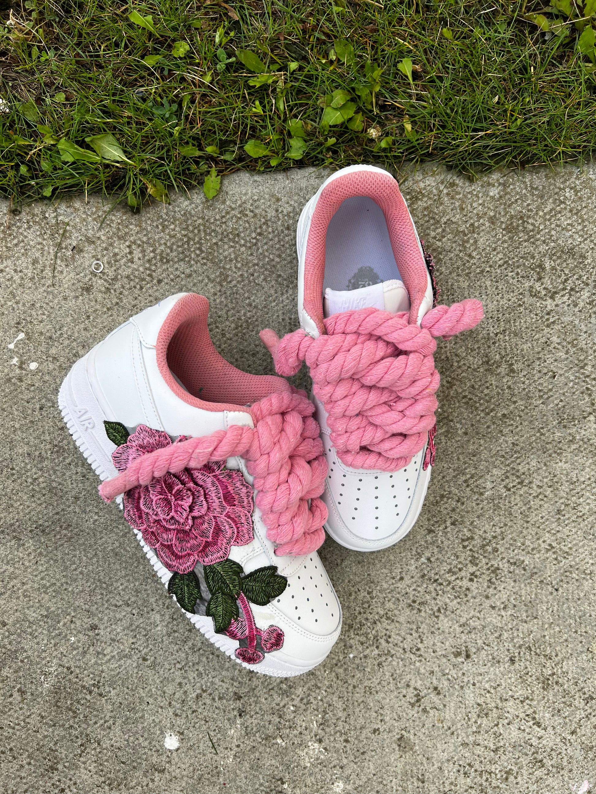 FORCE 1 PINK BADGE - creps customs