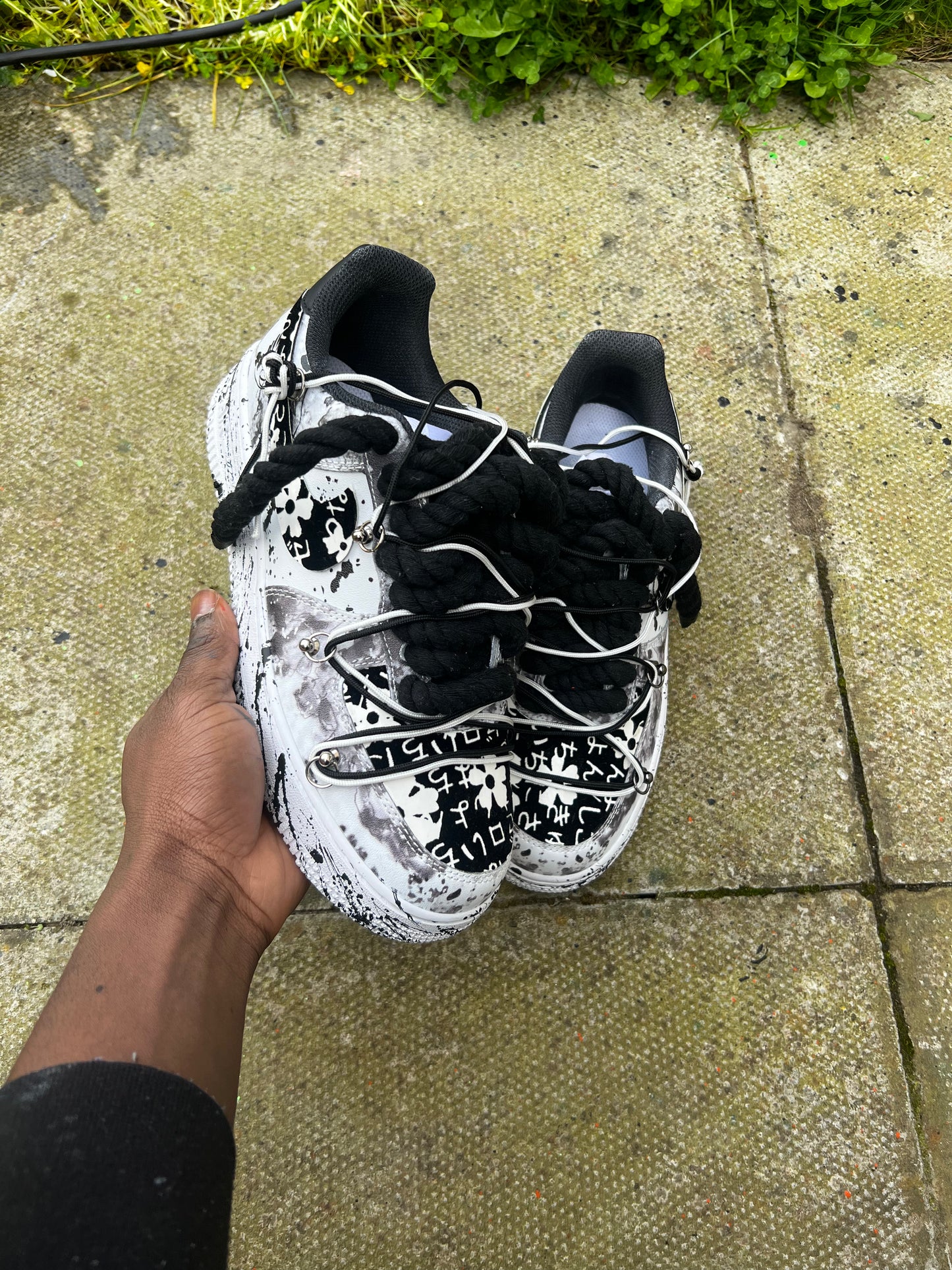 CUSTOM PAIRS FORCE WHITE AND BLACK