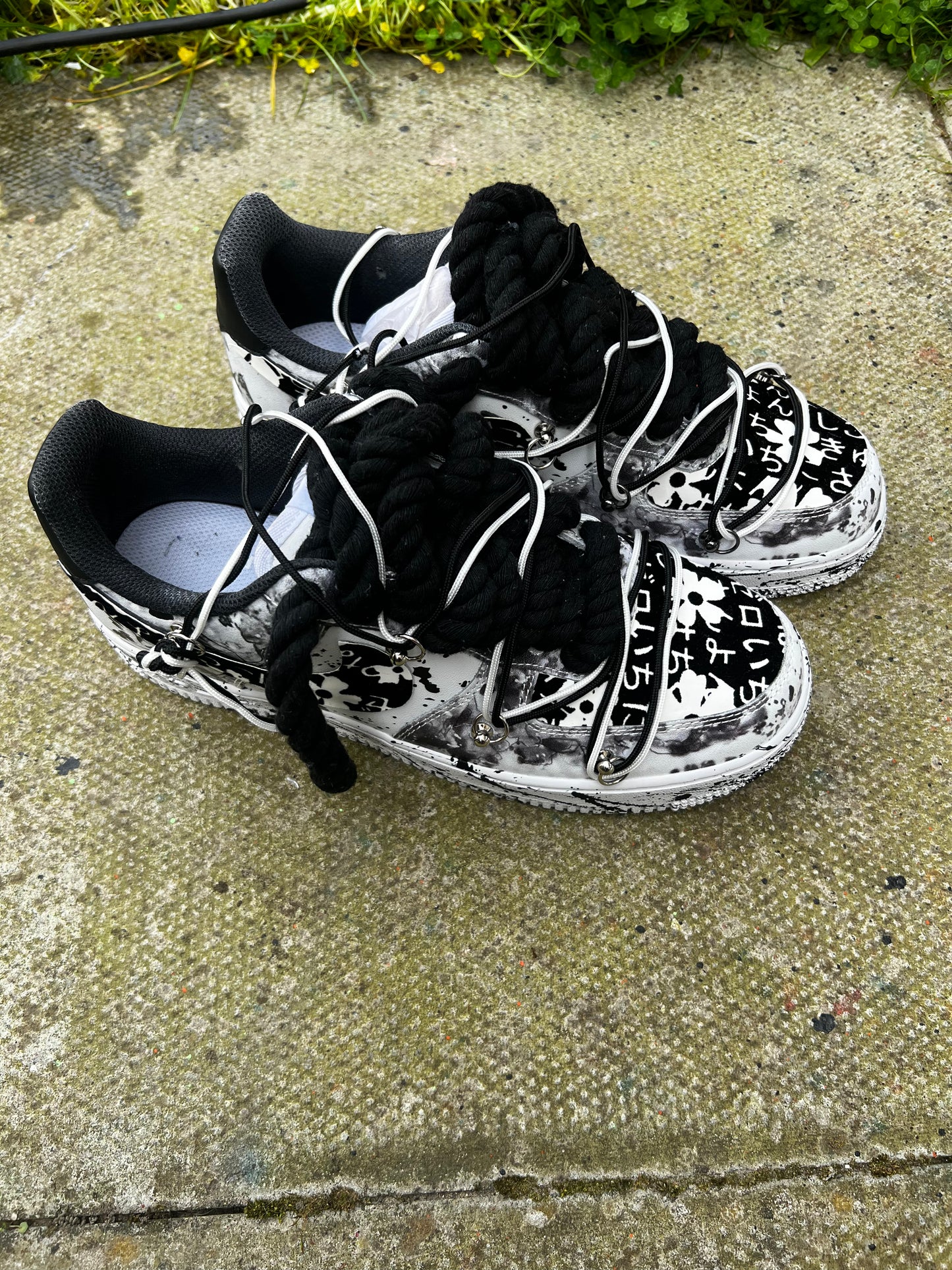 CUSTOM PAIRS FORCE WHITE AND BLACK