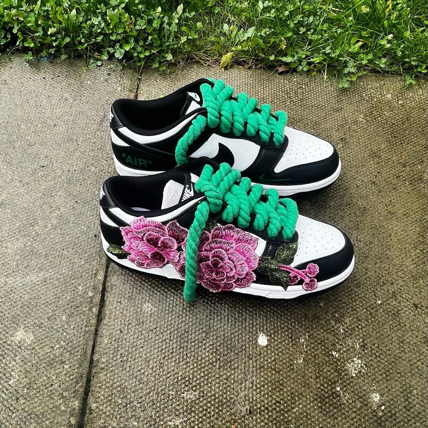 DUNKS PANDA PINK BADGES - creps customs